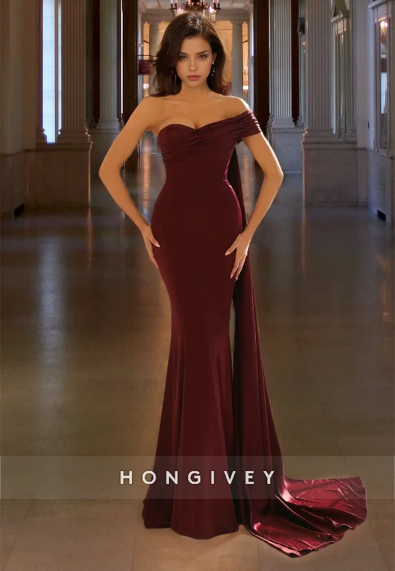 Evening dress with sleeves-Elegant Formal Mermaid Evening Dress with Cape One Shoulder Burgundy Floor Length Prom Gown